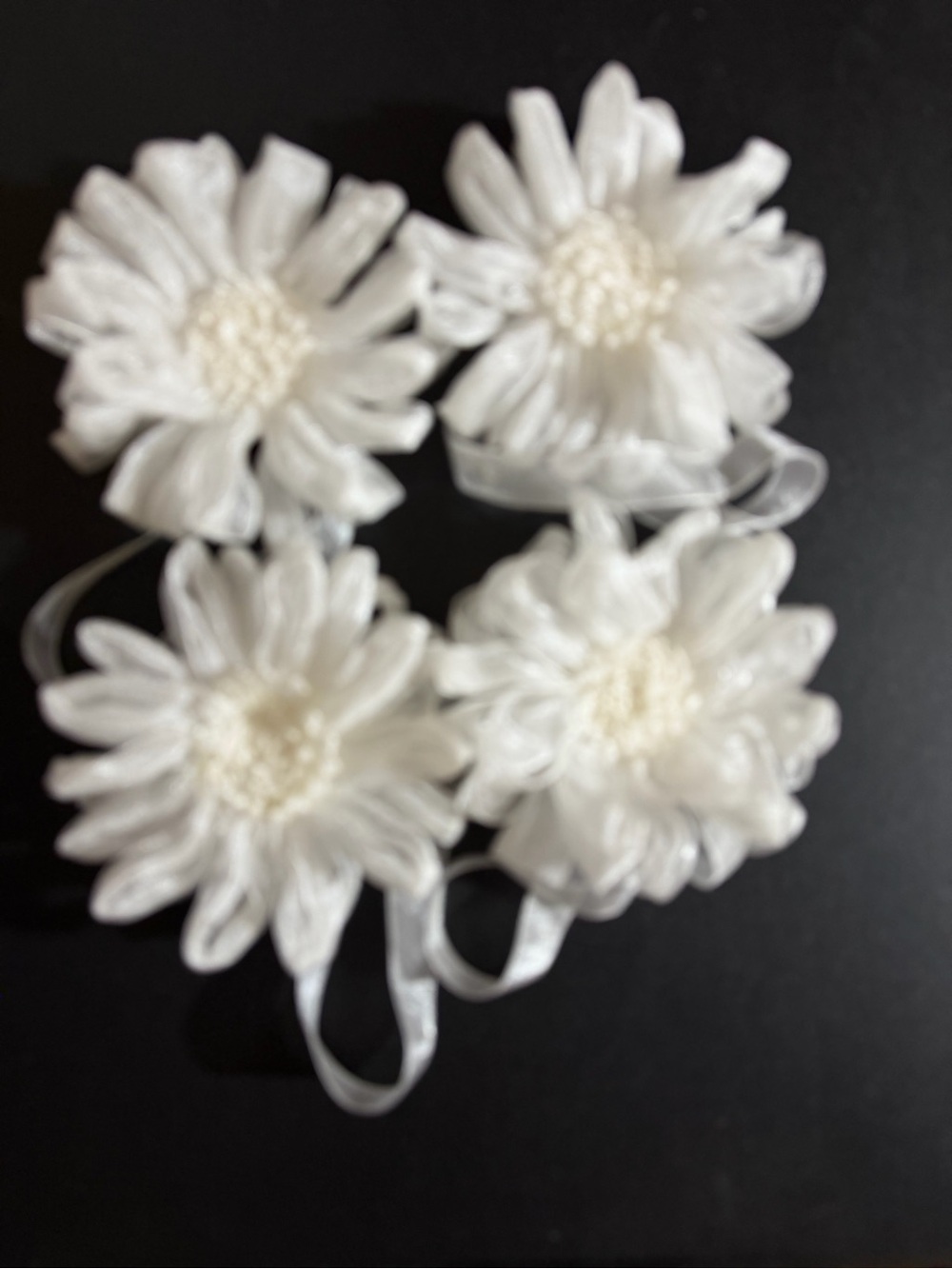 White Floral Ribbon magnetic napkin rings – Pack of 4
